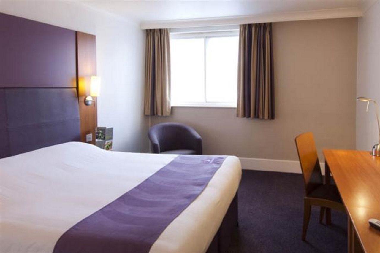 Premier Inn 朗科恩 外观 照片