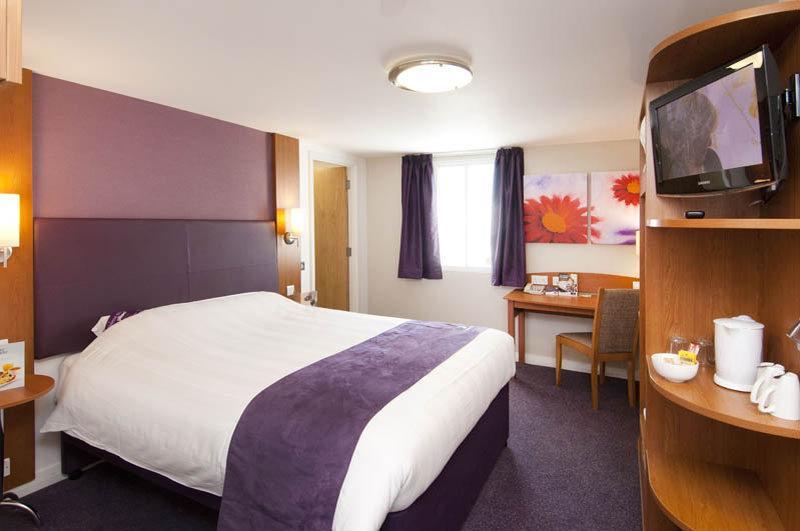 Premier Inn 朗科恩 外观 照片